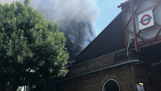 Пожар в 24-этажном жилом доме Grenfell Tower в Лондоне Пожар в 24-этажном жилом доме Grenfell Tower в Лондоне