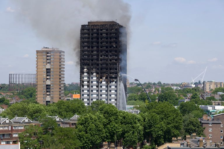 Пожар в 24-этажном жилом доме Grenfell Tower в Лондоне Пожар в 24-этажном жилом доме Grenfell Tower в Лондоне