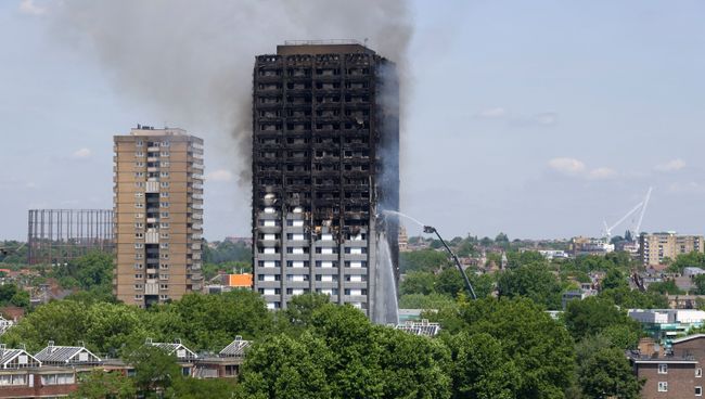 Пожар в 24-этажном жилом доме Grenfell Tower в Лондоне Пожар в 24-этажном жилом доме Grenfell Tower в Лондоне