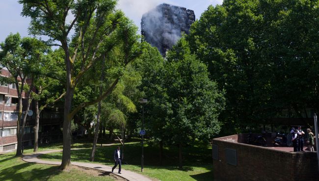 Пожар в жилом доме на западе Лондона. Архивное фото Пожар в жилом доме на западе Лондона. Архивное фото