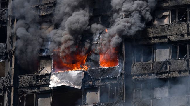 Пожар в многоэтажном доме Grenfell Tower в Лондоне. Архивное фото Пожар в многоэтажном доме Grenfell Tower в Лондоне. Архивное фото