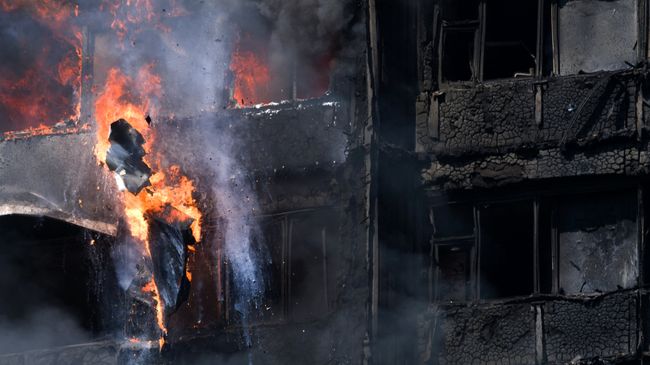 Пожар в жилом доме на западе Лондона. Архивное фото Пожар в жилом доме на западе Лондона. Архивное фото