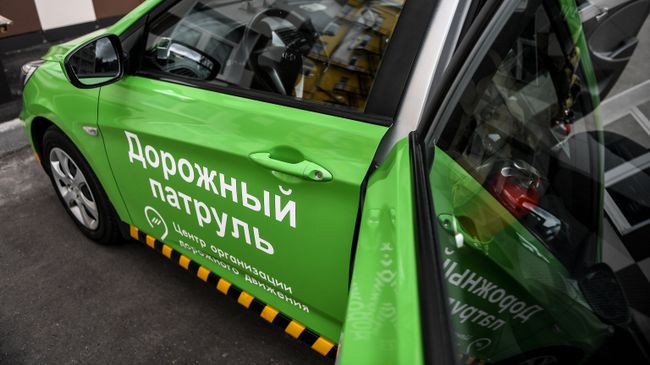 Автомобиль дорожной службы ЦОДД во время патрулирования в Москве. Архивное фото