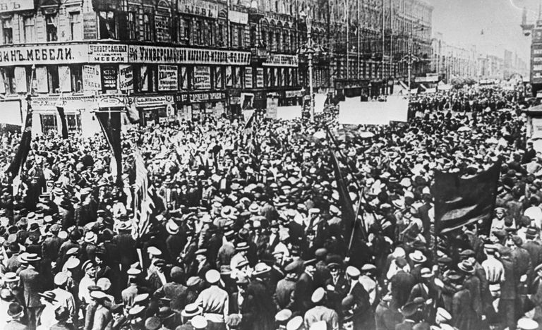 Демонстрация трудящихся Петрограда. 1917 год Демонстрация трудящихся Петрограда. 1917 год