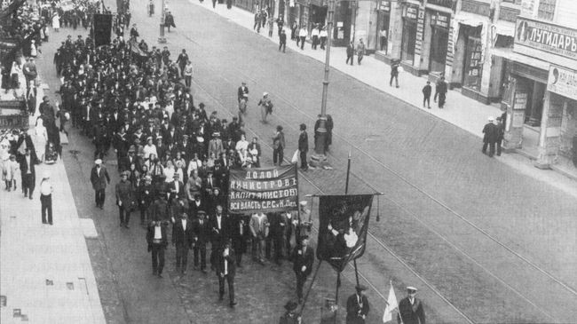 Июльская демонстрация в Петрограде Июльская демонстрация в Петрограде