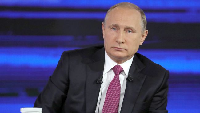 Президент РФ Владимир Путин во время ежегодной Прямой линии. 15 июня 2017 Президент РФ Владимир Путин во время ежегодной Прямой линии. 15 июня 2017