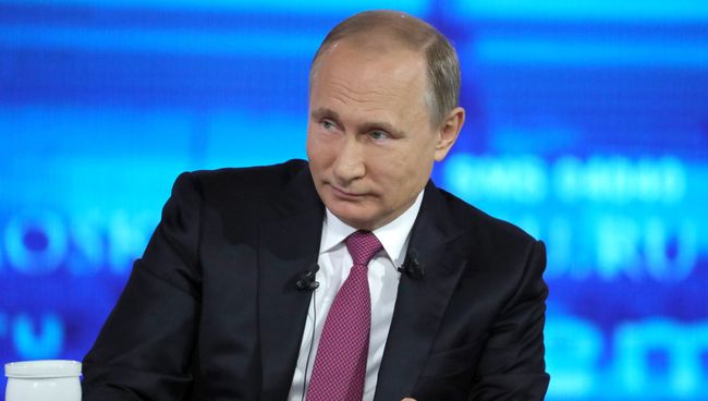 Президент РФ Владимир Путин во время ежегодной Прямой линии. 15 июня 2017 Президент РФ Владимир Путин во время ежегодной Прямой линии. 15 июня 2017