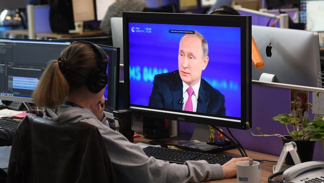 Трансляция Прямой линии с Владимиром Путиным. 15 июня 2017 Трансляция Прямой линии с Владимиром Путиным. 15 июня 2017