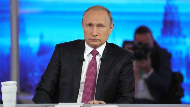 Президент РФ Владимир Путин во время ежегодной Прямой линии. 15 июня 2017 Президент РФ Владимир Путин во время ежегодной Прямой линии. 15 июня 2017