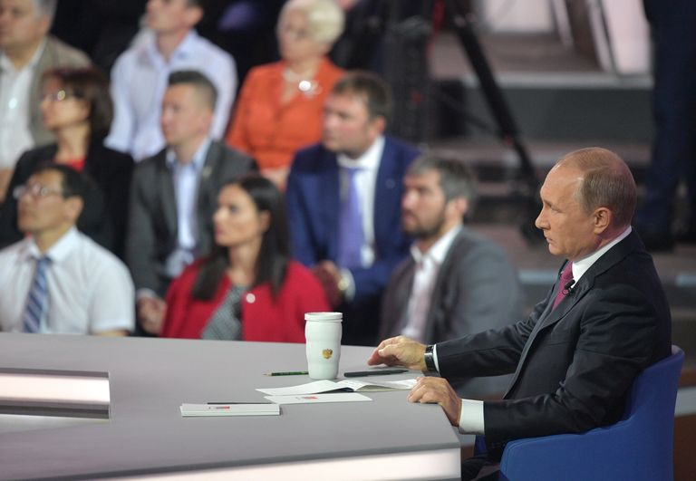 Президент РФ Владимир Путин во время ежегодной Прямой линии. 15 июня 2017 Президент РФ Владимир Путин во время ежегодной Прямой линии. 15 июня 2017
