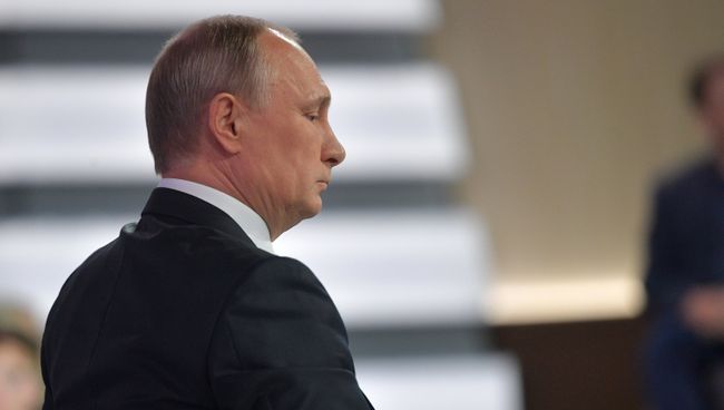 Президент РФ Владимир Путин во время ежегодной Прямой линии. 15 июня 2017 Президент РФ Владимир Путин во время ежегодной Прямой линии. 15 июня 2017
