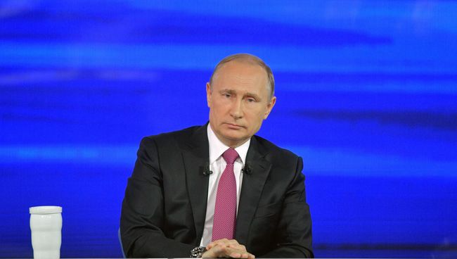 Президент РФ Владимир Путин во время ежегодной Прямой линии. 15 июня 2017 Президент РФ Владимир Путин во время ежегодной Прямой линии. 15 июня 2017