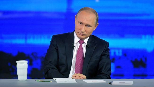 Президент РФ Владимир Путин во время ежегодной Прямой линии. 15 июня 2017 Президент РФ Владимир Путин во время ежегодной Прямой линии. 15 июня 2017