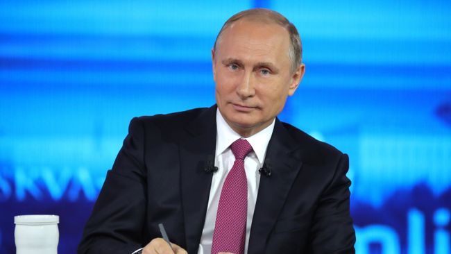 Президент РФ Владимир Путин во время ежегодной Прямой линии. 15 июня 2017 Президент РФ Владимир Путин во время ежегодной Прямой линии. 15 июня 2017