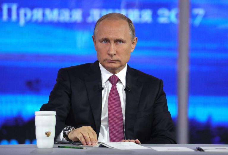 Президент РФ Владимир Путин во время ежегодной Прямой линии. 15 июня 2017 Президент РФ Владимир Путин во время ежегодной Прямой линии. 15 июня 2017