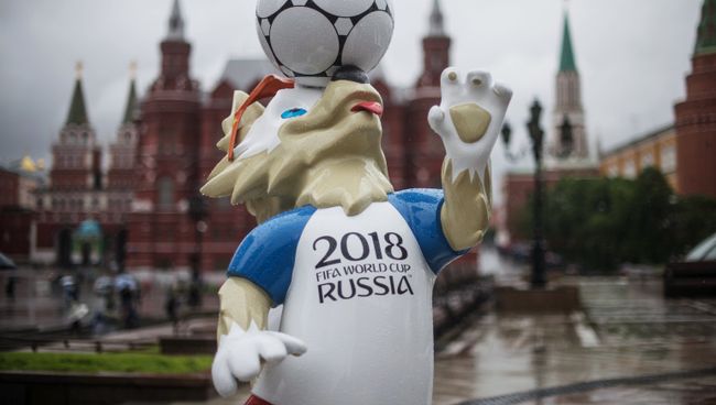 Официальный талисман Чемпионата мира по футболу 2018 и Кубка Конфедераций 2017 на Манежной площади в Москве Официальный талисман Чемпионата мира по футболу 2018 и Кубка Конфедераций 2017 на Манежной площади в Москве
