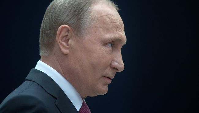 Президент РФ Владимир Путин отвечает на вопросы журналистов после ежегодной Прямой линии в Гостином дворе. 15 июня 2017 Президент РФ Владимир Путин отвечает на вопросы журналистов после ежегодной Прямой линии в Гостином дворе. 15 июня 2017