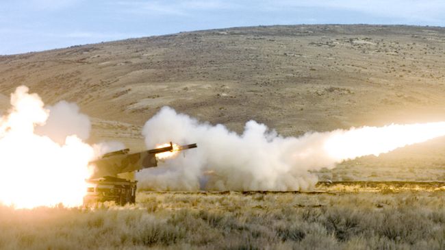 Американская высокомобильная ракетно-артиллерийская система оперативно-тактического назначения HIMARS. Архивное фото Американская высокомобильная ракетно-артиллерийская система оперативно-тактического назначения HIMARS. Архивное фото