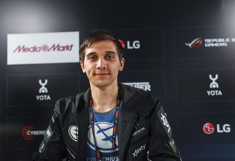 Артур Arteezy Бабаев