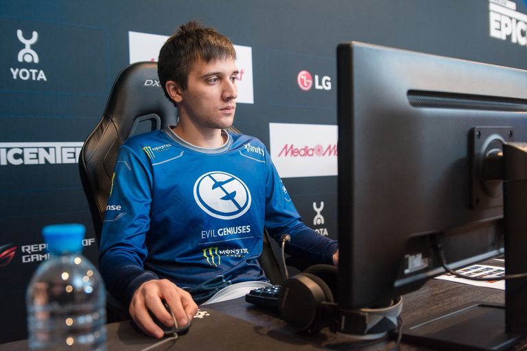 Артур Arteezy Бабаев