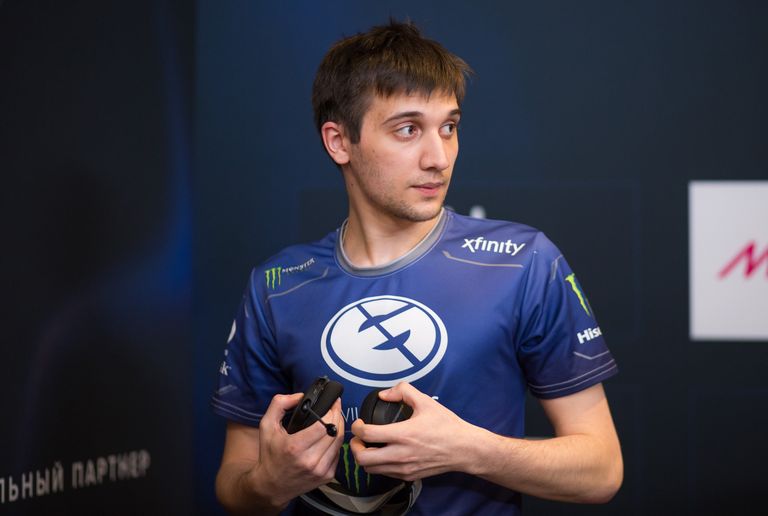 Артур Arteezy Бабаев