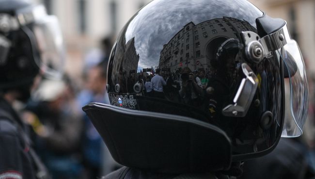 Полицейские на Тверской улице в Москве во время несанкционированной акции. Архивное фото Полицейские на Тверской улице в Москве во время несанкционированной акции. Архивное фото