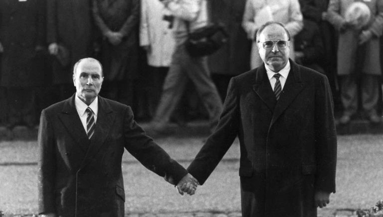 Президент Франции Франсуа Миттеран и канцлер Германии Гельмут Коль. 1984 год