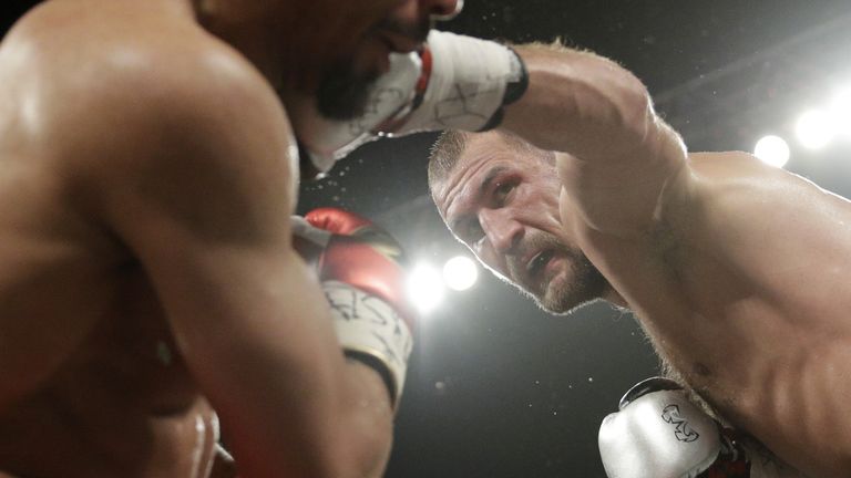 Сергей Ковалев и Андре Уорда во время чемпионата по боксу в полутяжелом весе. 17 июня 2017 Сергей Ковалев и Андре Уорда во время чемпионата по боксу в полутяжелом весе. 17 июня 2017