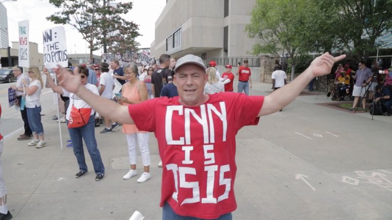 Американцы протестовали против фейковых новостей у штаб-квартиры CNN