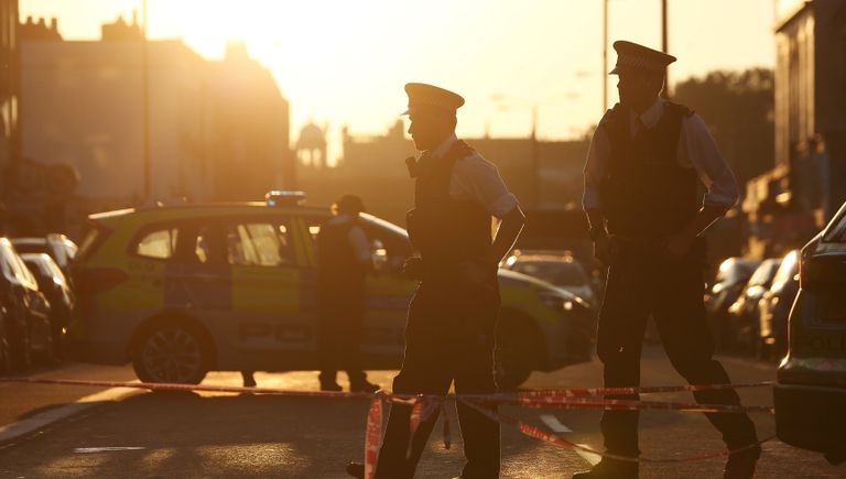 Полиция работает на месте наезда фургона на толпу людей в Лондоне. 19.06.2017 Полиция работает на месте наезда фургона на толпу людей в Лондоне. 19.06.2017
