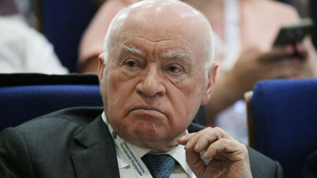 Директор Научного центра сердечно-сосудистой хирургии имени А.Н. Бакулева Лео Бокерия на первом пленарном заседании Общественной палаты. 19 июня 2017 Директор Научного центра сердечно-сосудистой хирургии имени А.Н. Бакулева Лео Бокерия на первом пленарном заседании Общественной палаты. 19 июня 2017
