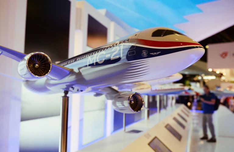 Макет российского пассажирского самолета МС-21 на Международном авиасалоне Ле Бурже - 2017 во Франции Макет российского пассажирского самолета МС-21 на Международном авиасалоне Ле Бурже - 2017 во Франции