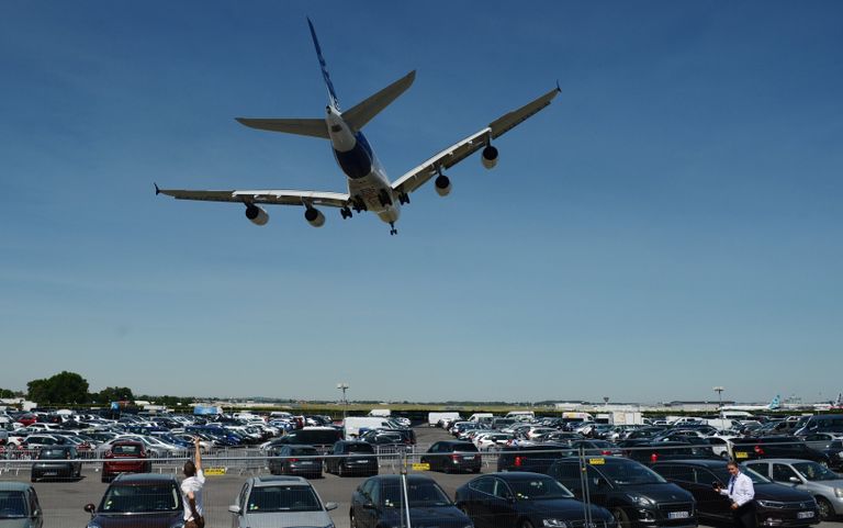 Самолет Airbus A380 на Международном авиасалоне Ле Бурже - 2017 во Франции Самолет Airbus A380 на Международном авиасалоне Ле Бурже - 2017 во Франции