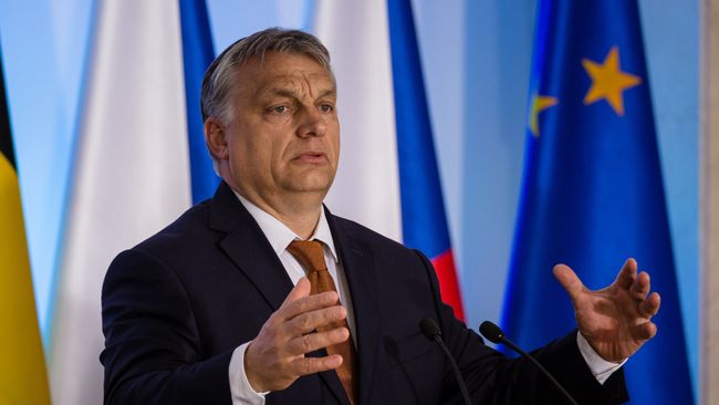 Премьер-министр Венгрии Виктор Орбан во время выступления на встрече стран Вишеградской четверки в Варшаве. 19 июня 2017 Премьер-министр Венгрии Виктор Орбан во время выступления на встрече стран Вишеградской четверки в Варшаве. 19 июня 2017