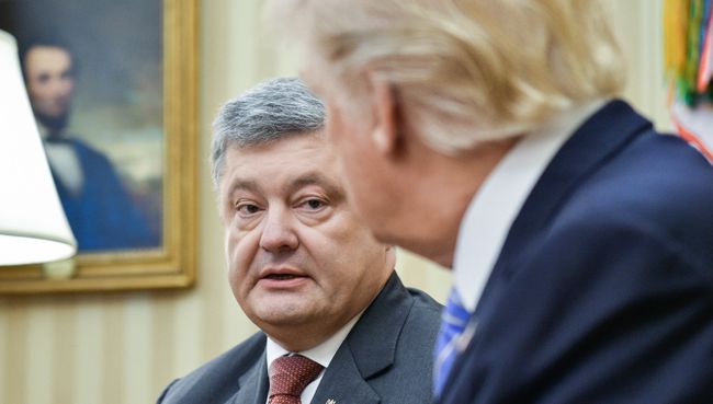 Президент Украины Петр Порошенко и президент США Дональд Трамп во время встречи