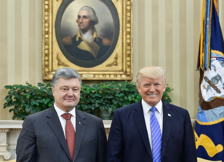 Президент Украины Петр Порошенко и президент США Дональд Трамп во время встречи Президент Украины Петр Порошенко и президент США Дональд Трамп во время встречи