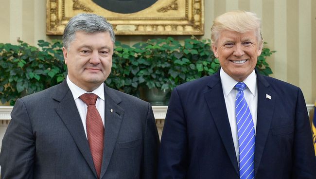 Президент Украины Петр Порошенко и президент США Дональд Трамп во время встречи. 20 июня 2017