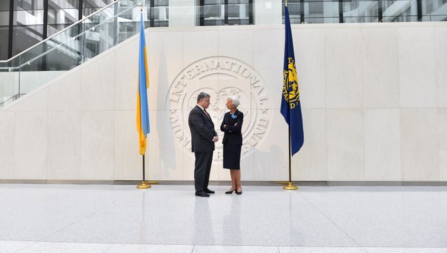 Президент Украины Петр Порошенко и глава МВФ Кристин Лагард. Архивное фото Президент Украины Петр Порошенко и глава МВФ Кристин Лагард. Архивное фото
