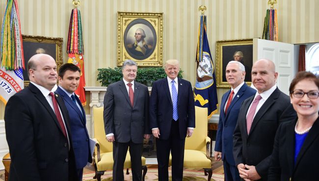 Президент Украины Петр Порошенко и президент США Дональд Трамп во время встречи. 20 июня 2017 Президент Украины Петр Порошенко и президент США Дональд Трамп во время встречи. 20 июня 2017