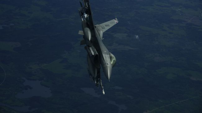 Истребитель НАТО F-16. Архивное фото Истребитель НАТО F-16. Архивное фото