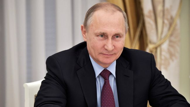 Президент РФ Владимир Путин во время встречи с главным исполнительным директором концерна Royal Dutch Shell Беном ван Берденом. 21 июня 2017 Президент РФ Владимир Путин во время встречи с главным исполнительным директором концерна Royal Dutch Shell Беном ван Берденом. 21 июня 2017