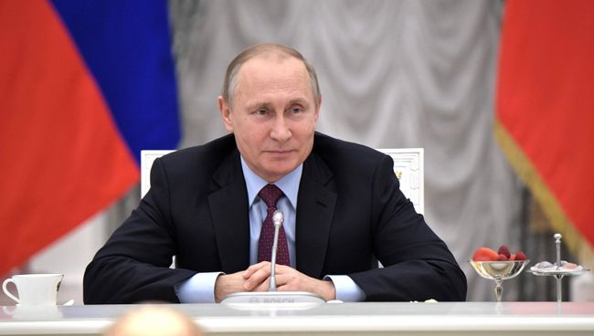 Президент РФ Владимир Путин во время встречи с классными руководителями выпускных классов общеобразовательных школ. 21 июня 2017