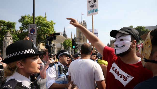 Протесты на площади Парламента в центре Лондона. 21 июня 2017 Протесты на площади Парламента в центре Лондона. 21 июня 2017