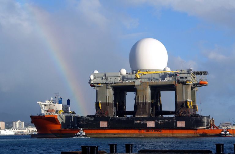 Плавучий радиолокационный комплекс SBX (Sea Based X-Band) в Перл-Харборе. 2006 год 