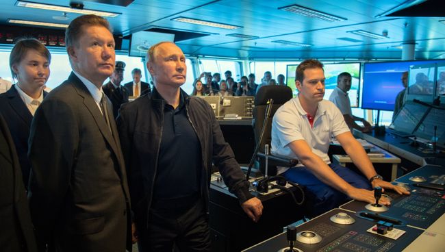 Владимир Путин и председатель правления ПАО Газпром Алексей Миллер. 23 июня 2017 Владимир Путин и председатель правления ПАО Газпром Алексей Миллер. 23 июня 2017