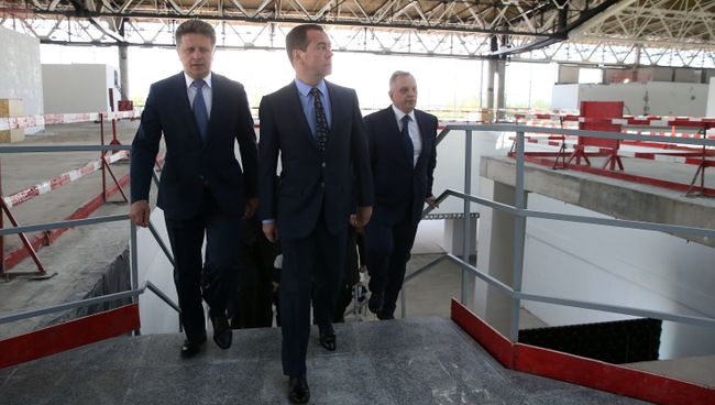 Дмитрий Медведев во время осмотра нового терминала международного аэропорта Шереметьево. 23 июня 2017 Дмитрий Медведев во время осмотра нового терминала международного аэропорта Шереметьево. 23 июня 2017
