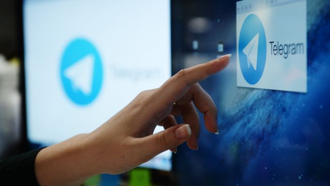 Мессенджер Telegram на экране телефона. Архивное фото Мессенджер Telegram на экране телефона. Архивное фото
