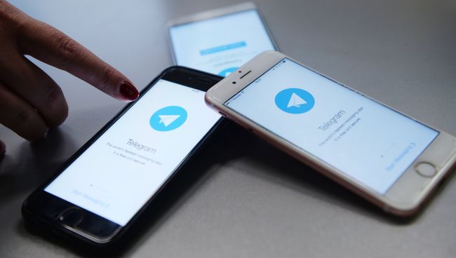 Мессенджер Telegram на экране телефона. Архивное фото