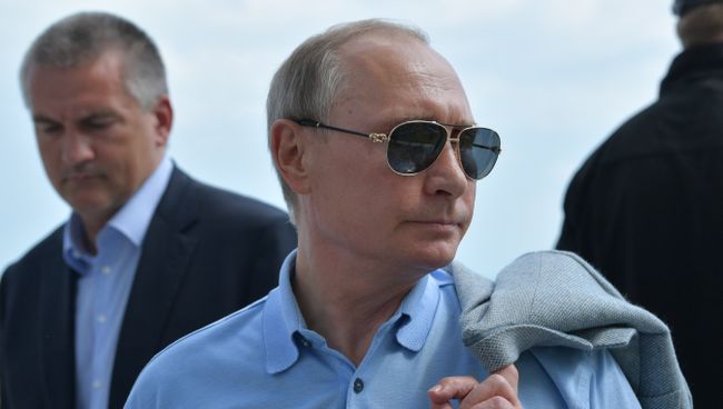 24 июня 2017. Президент РФ Владимир Путин во время посещения международного детского центра Артек в Крыму. 24 июня 2017 24 июня 2017. Президент РФ Владимир Путин во время посещения международного детского центра Артек в Крыму. 24 июня 2017