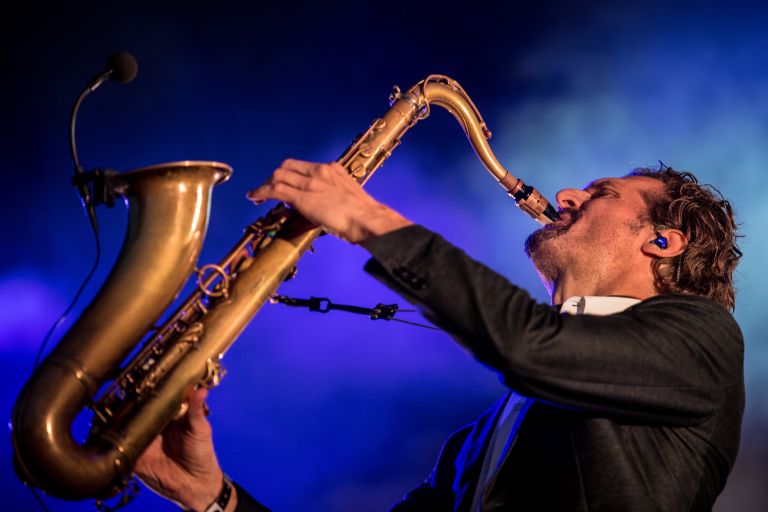 Музыкант группы Parov Stelar выступает на музыкальном фестивале Bosco Fresh Fest 2017 в московском музее-заповеднике Царицыно Музыкант группы Parov Stelar выступает на музыкальном фестивале Bosco Fresh Fest 2017 в московском музее-заповеднике Царицыно